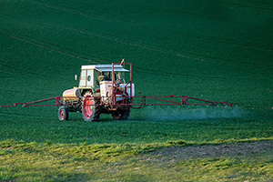 Manobrador de máquinas e alfaias agricolas ou florestais